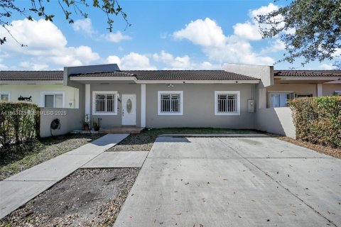 Townhouse in Homestead, Florida 3 bedrooms, 126.81 sq.m. № 2029590 - photo 3