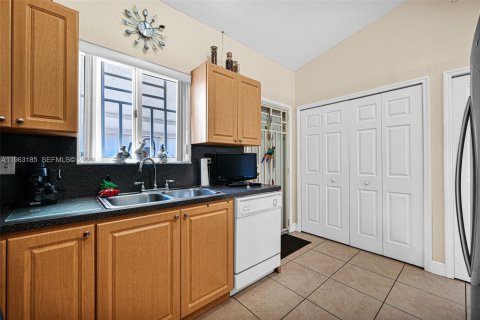 Townhouse in Homestead, Florida 3 bedrooms, 126.81 sq.m. № 2029590 - photo 17