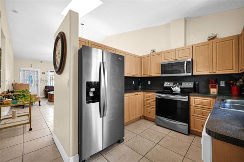 Townhouse in Homestead, Florida 3 bedrooms, 126.81 sq.m. № 2029590 - photo 14