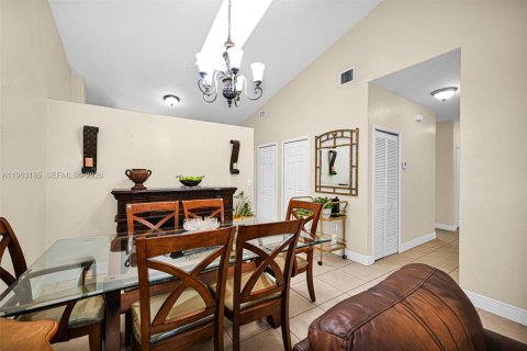 Townhouse in Homestead, Florida 3 bedrooms, 126.81 sq.m. № 2029590 - photo 20