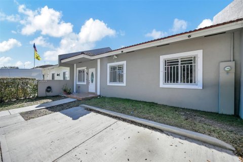 Townhouse in Homestead, Florida 3 bedrooms, 126.81 sq.m. № 2029590 - photo 2