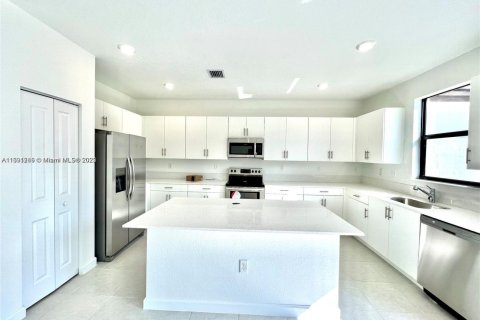 Casa en venta en Miami, Florida, 4 dormitorios, 291.62 m2 № 1438162 - foto 4
