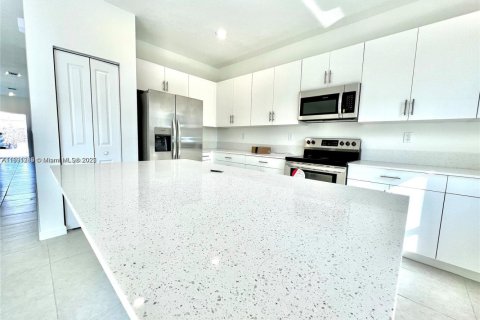 Casa en venta en Miami, Florida, 4 dormitorios, 291.62 m2 № 1438162 - foto 3