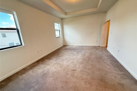 Casa en venta en Miami, Florida, 4 dormitorios, 291.62 m2 № 1438162 - foto 28