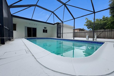 Casa en venta en Hollywood, Florida, 3 dormitorios, 157.38 m2 № 1834153 - foto 4