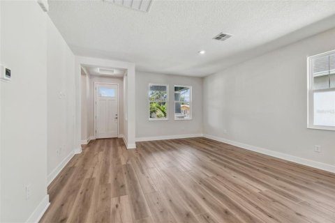House in Saint Petersburg, Florida 3 bedrooms, 162.86 sq.m. № 1560533 - photo 27