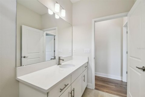 House in Saint Petersburg, Florida 3 bedrooms, 162.86 sq.m. № 1560533 - photo 18