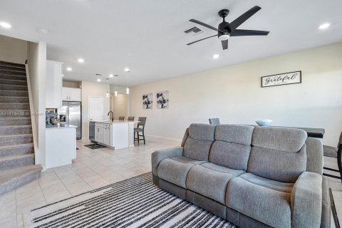 Townhouse in Oakland Park, Florida 3 bedrooms, 162.95 sq.m. № 1863987 - photo 13