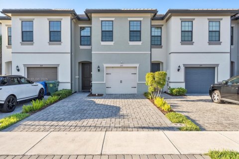 Townhouse in Oakland Park, Florida 3 bedrooms, 162.95 sq.m. № 1863987 - photo 1