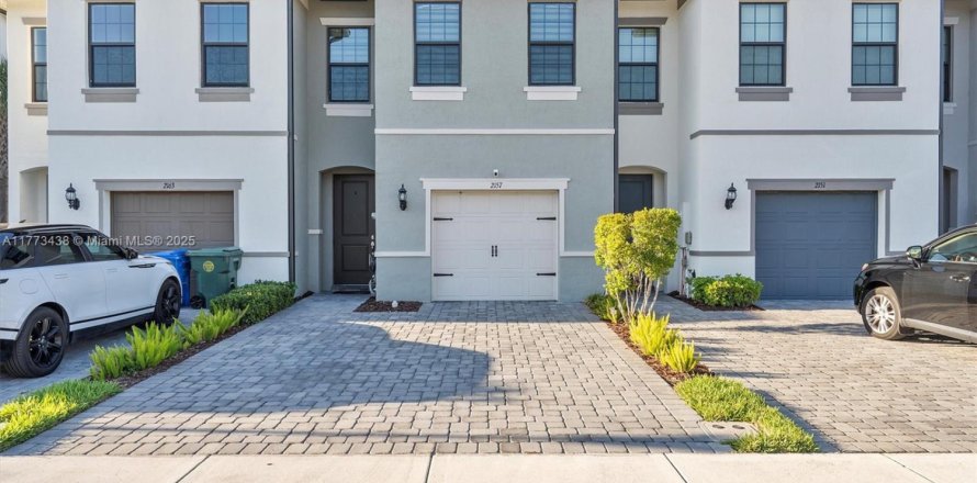 Townhouse in Oakland Park, Florida 3 bedrooms, 162.95 sq.m. № 1863987