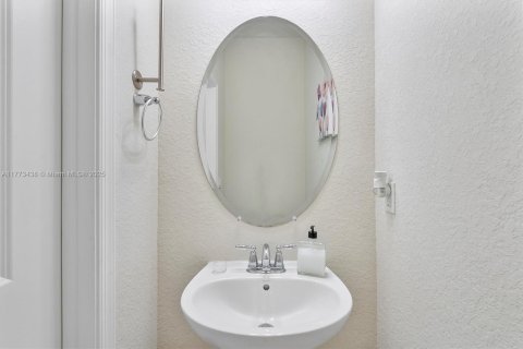 Townhouse in Oakland Park, Florida 3 bedrooms, 162.95 sq.m. № 1863987 - photo 5