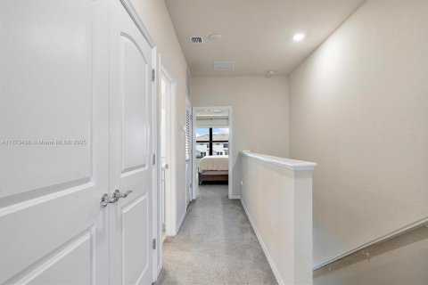 Townhouse in Oakland Park, Florida 3 bedrooms, 162.95 sq.m. № 1863987 - photo 15