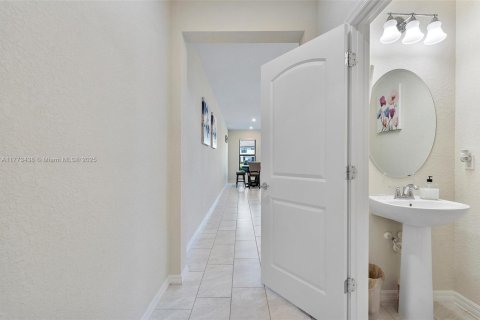 Townhouse in Oakland Park, Florida 3 bedrooms, 162.95 sq.m. № 1863987 - photo 4