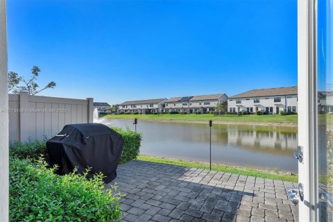 Townhouse in Oakland Park, Florida 3 bedrooms, 162.95 sq.m. № 1863987 - photo 27