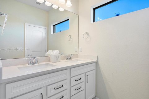 Townhouse in Oakland Park, Florida 3 bedrooms, 162.95 sq.m. № 1863987 - photo 21