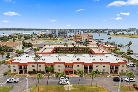 Condo in Treasure Island, Florida, 1 bedroom  № 2197696
