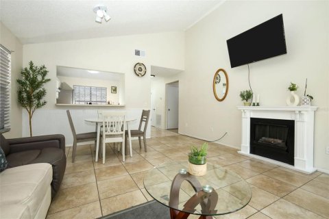 Villa ou maison à vendre à Apopka, Floride: 3 chambres, 117.99 m2 № 2398573 - photo 4