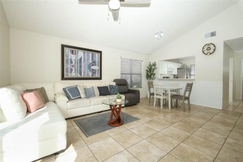 Villa ou maison à vendre à Apopka, Floride: 3 chambres, 117.99 m2 № 2398573 - photo 5