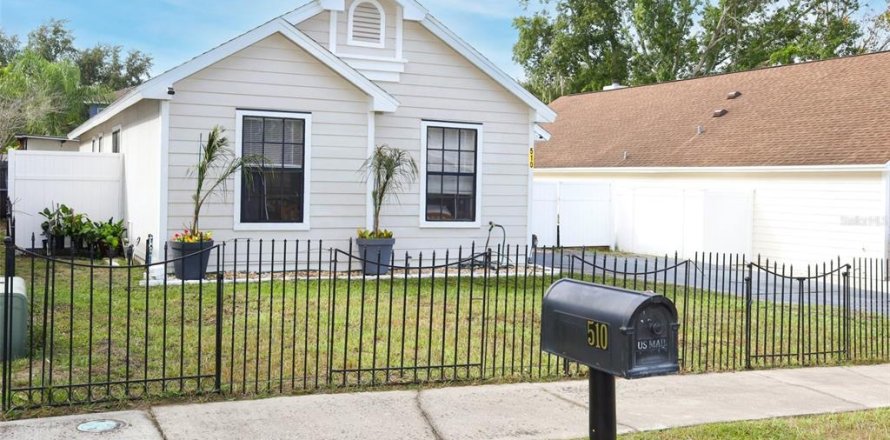 Villa ou maison à Apopka, Floride 3 chambres, 117.99 m2 № 2398573