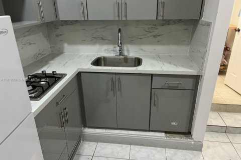 Commercial property in Homestead, Florida 1 bedroom № 2012628