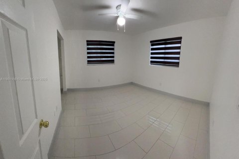 Commercial property in Homestead, Florida 1 bedroom № 2012628 - photo 2