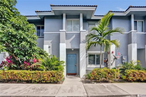 Adosado en Pembroke Park, Florida 3 dormitorios, 119.66 m2 № 2010436