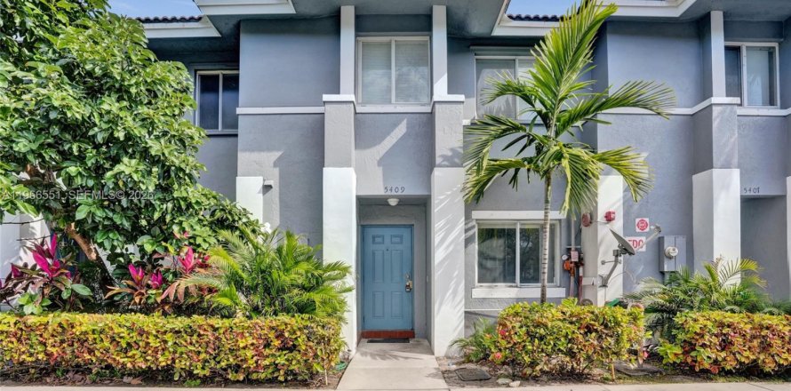 Adosado en Pembroke Park, Florida 3 dormitorios, 119.66 m2 № 2010436