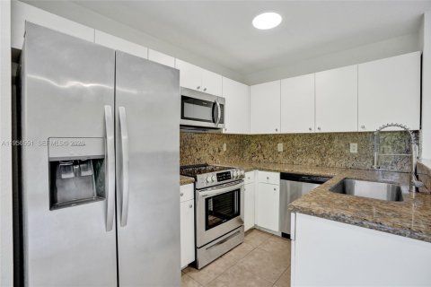 Adosado en alquiler en Pembroke Park, Florida, 3 dormitorios, 119.66 m2 № 2010436 - foto 3