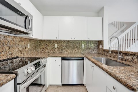 Adosado en alquiler en Pembroke Park, Florida, 3 dormitorios, 119.66 m2 № 2010436 - foto 2