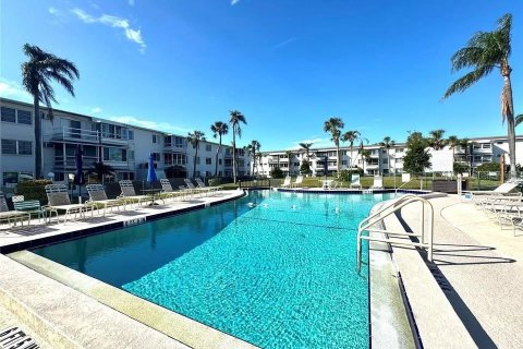 Condo in Bradenton, Florida, 1 bedroom № 2229511 - photo 3