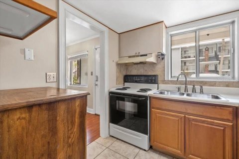 Condo in Bradenton, Florida, 1 bedroom № 2229511 - photo 10