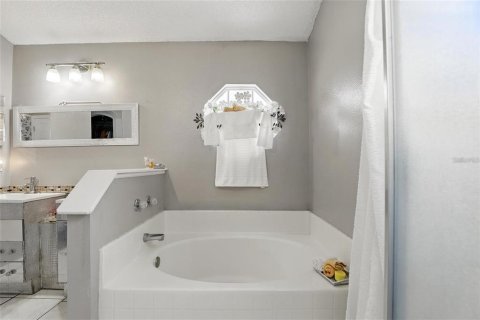 House in Deltona, Florida 3 bedrooms, 159.14 sq.m. № 2210064 - photo 24