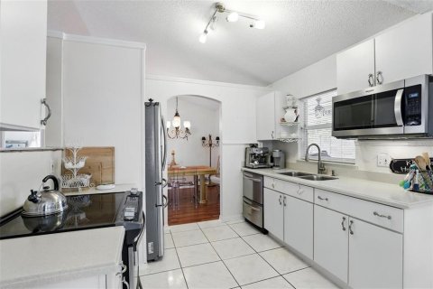 House in Deltona, Florida 3 bedrooms, 159.14 sq.m. № 2210064 - photo 15