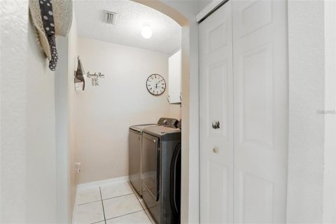 House in Deltona, Florida 3 bedrooms, 159.14 sq.m. № 2210064 - photo 29