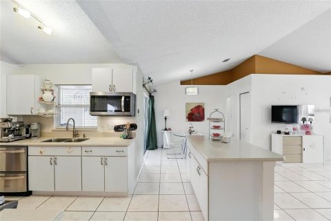 House in Deltona, Florida 3 bedrooms, 159.14 sq.m. № 2210064 - photo 14