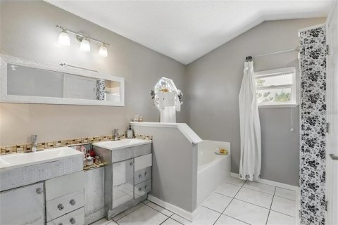 House in Deltona, Florida 3 bedrooms, 159.14 sq.m. № 2210064 - photo 22