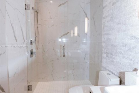 Condo in Fort Lauderdale, Florida, 3 bedrooms  № 2039184 - photo 24