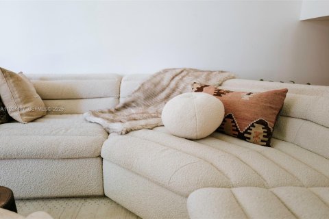 Condo in Fort Lauderdale, Florida, 3 bedrooms  № 2039184 - photo 11