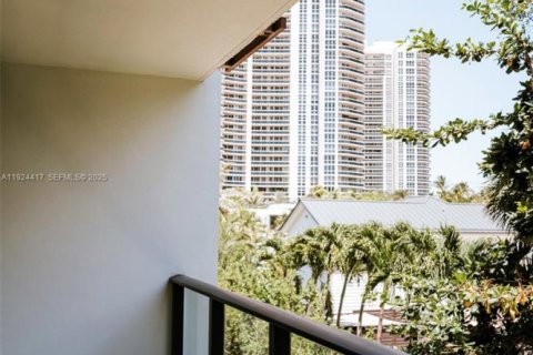 Condo in Fort Lauderdale, Florida, 3 bedrooms  № 2039184 - photo 28