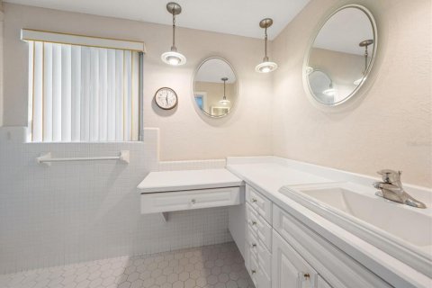 House in Belleair, Florida 3 bedrooms, 138.7 sq.m. № 2210984 - photo 19