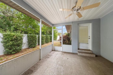 House in Belleair, Florida 3 bedrooms, 138.7 sq.m. № 2210984 - photo 30