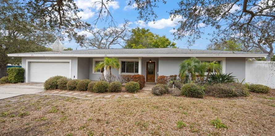 House in Belleair, Florida 3 bedrooms, 138.7 sq.m. № 2210984