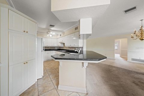 House in Belleair, Florida 3 bedrooms, 138.7 sq.m. № 2210984 - photo 25
