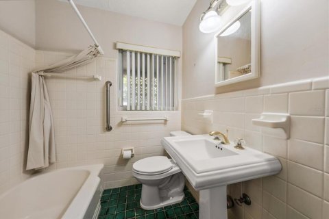 House in Belleair, Florida 3 bedrooms, 138.7 sq.m. № 2210984 - photo 23