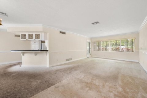 House in Belleair, Florida 3 bedrooms, 138.7 sq.m. № 2210984 - photo 4
