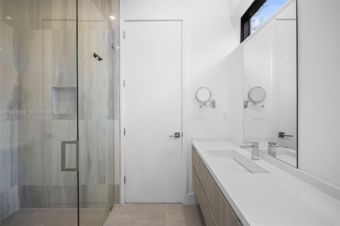 Adosado en venta en Miami, Florida, 4 dormitorios, 225.2 m2 № 1996853 - foto 21