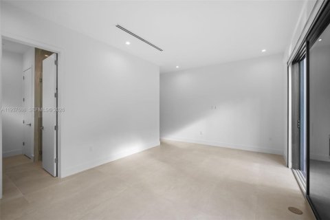 Adosado en venta en Miami, Florida, 4 dormitorios, 225.2 m2 № 1996853 - foto 18