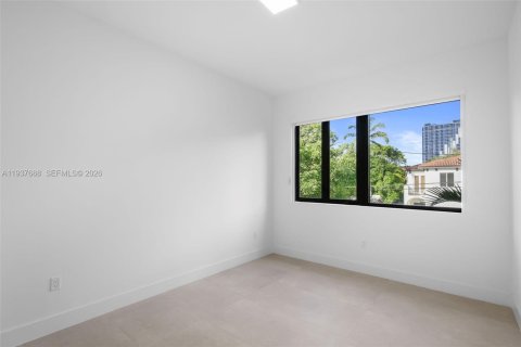 Adosado en venta en Miami, Florida, 4 dormitorios, 225.2 m2 № 1996853 - foto 30