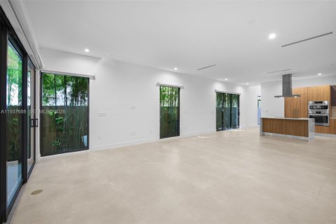 Adosado en venta en Miami, Florida, 4 dormitorios, 225.2 m2 № 1996853 - foto 7