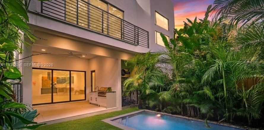 Adosado en Miami, Florida 4 dormitorios, 225.2 m2 № 1996853